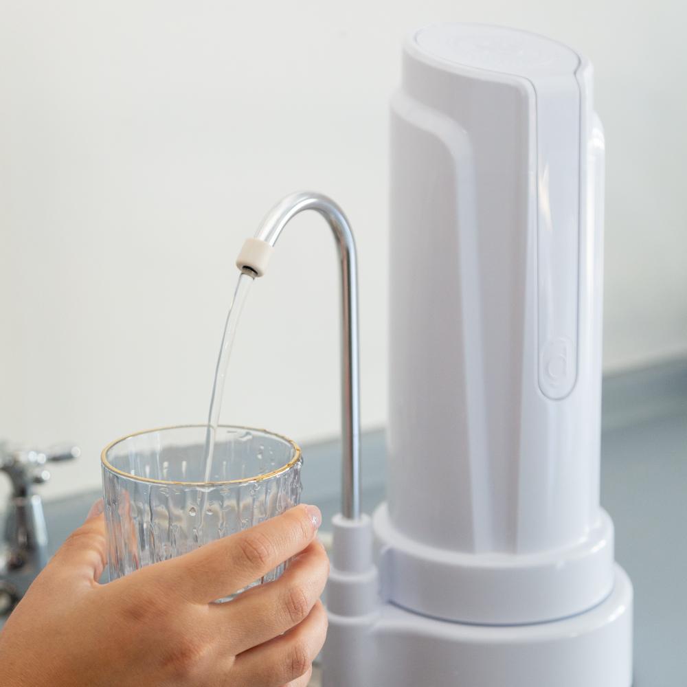Combo Purificador Sobre Mesada AQUA Blanco + Jarra Purificadora SENSE