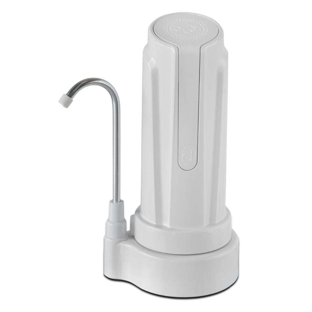 Purificador de agua Dvigi Aqua sobre mesada