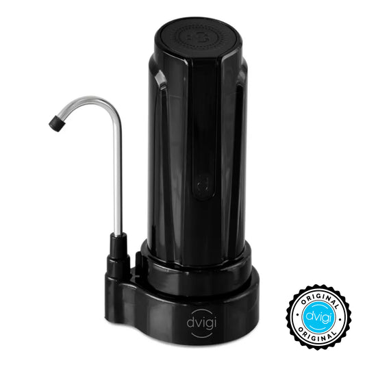 Purificador de agua Dvigi Aqua sobre mesada