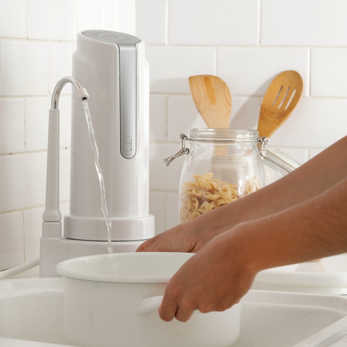 Purificador de agua Dvigi As Plus sobre mesada