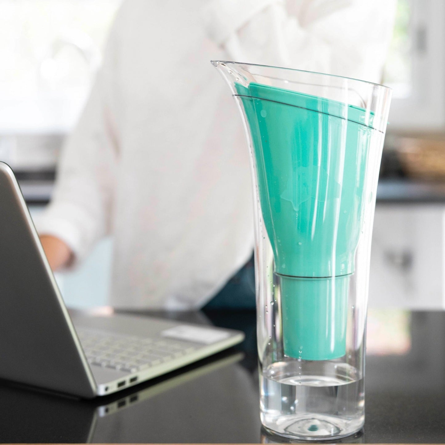 Combo Purificador Sobre Mesada AQUA Blanco + Jarra Purificadora SENSE