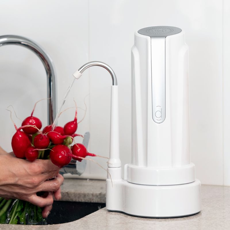Purificador de agua Dvigi As Plus sobre mesada