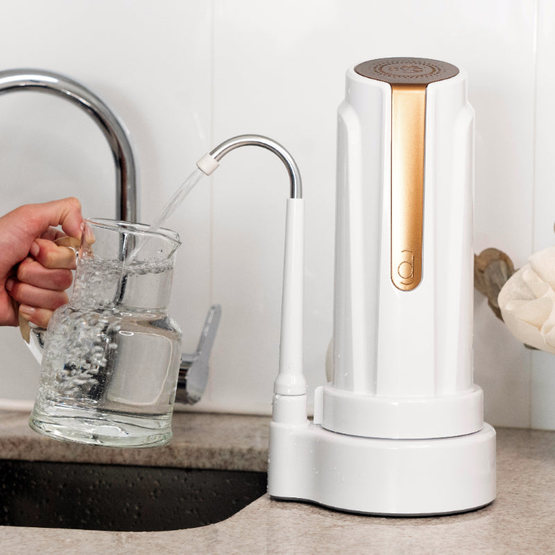 Purificador de agua Dvigi As Plus sobre mesada